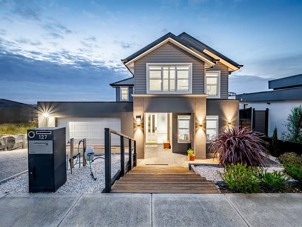 Officer 5 Bedroom Modern Luxury Living at 127 Grandvue Boulevard, Officer
