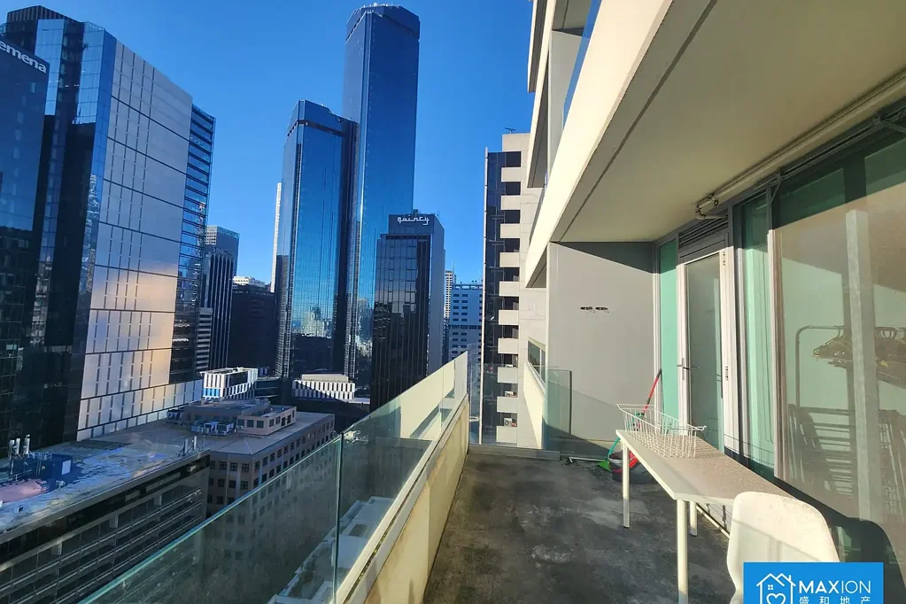 Stunning furnished apartment in heart of CBD – walk to Crown, train & more!