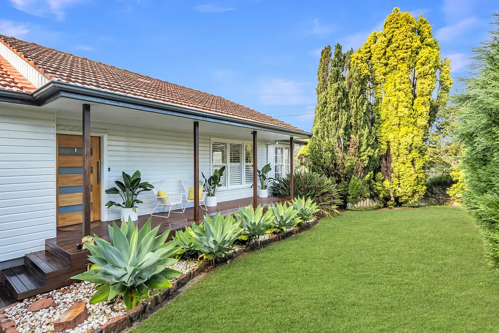 Kotara 3Moenga Renovated Retreat with Dual Access and Convenience in Spades