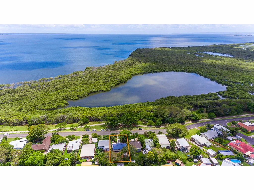 Deception Bay 3ਬੈੱਡਰੂਮ CHARMING HOME ONLY METRES FROM THE WATERFRONT!