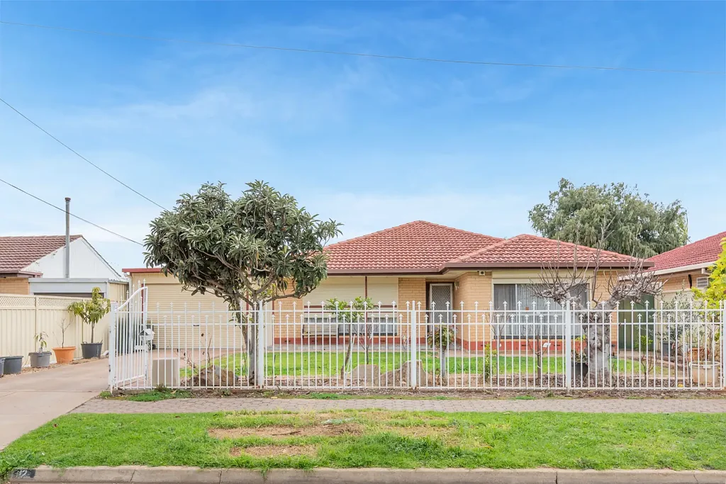Salisbury North 3कमरा UNIQUE AND REMARKABLE RESIDENSE IDEAL FOR THE BIG FAMILY