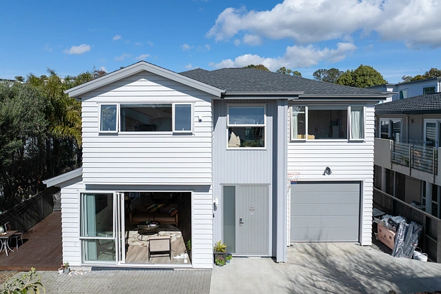 335A East Coast Road, Mairangi Bay, North Shore City