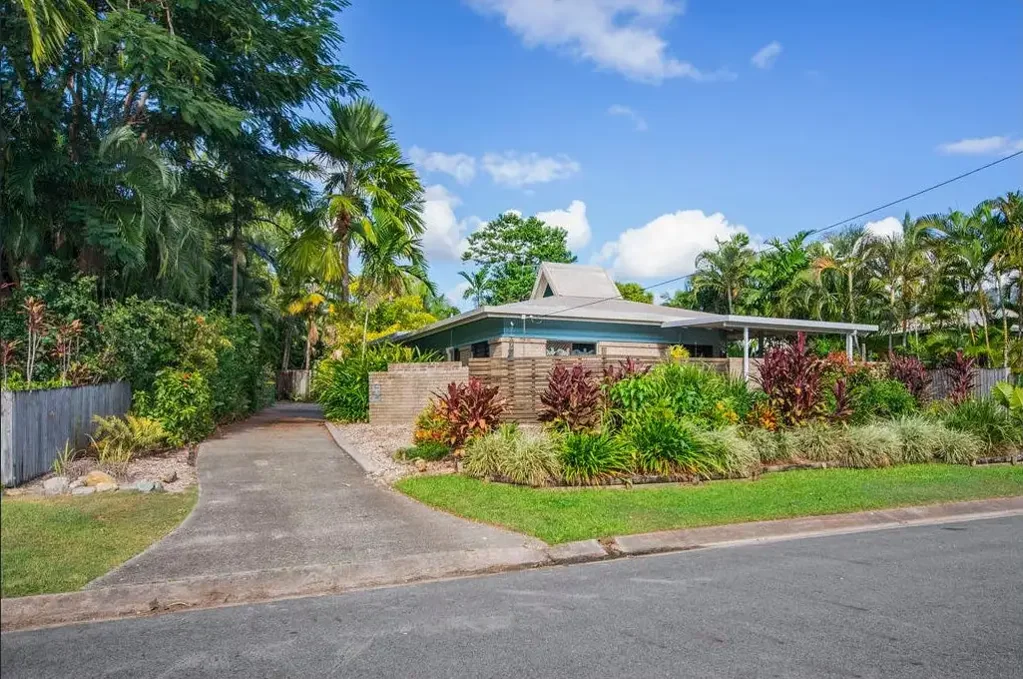 FURNISHED KEWARRA BEACH HOME - LESS THAN 1KM TO THE BEACH - 6 MONTH LEASE!