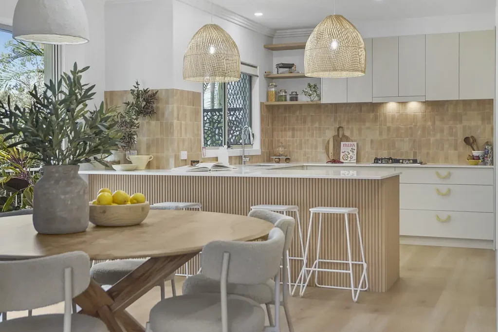 Southport 4બેડરૂમ TSS Precinct Perfection - Pristine, Renovated & Ready to Move in