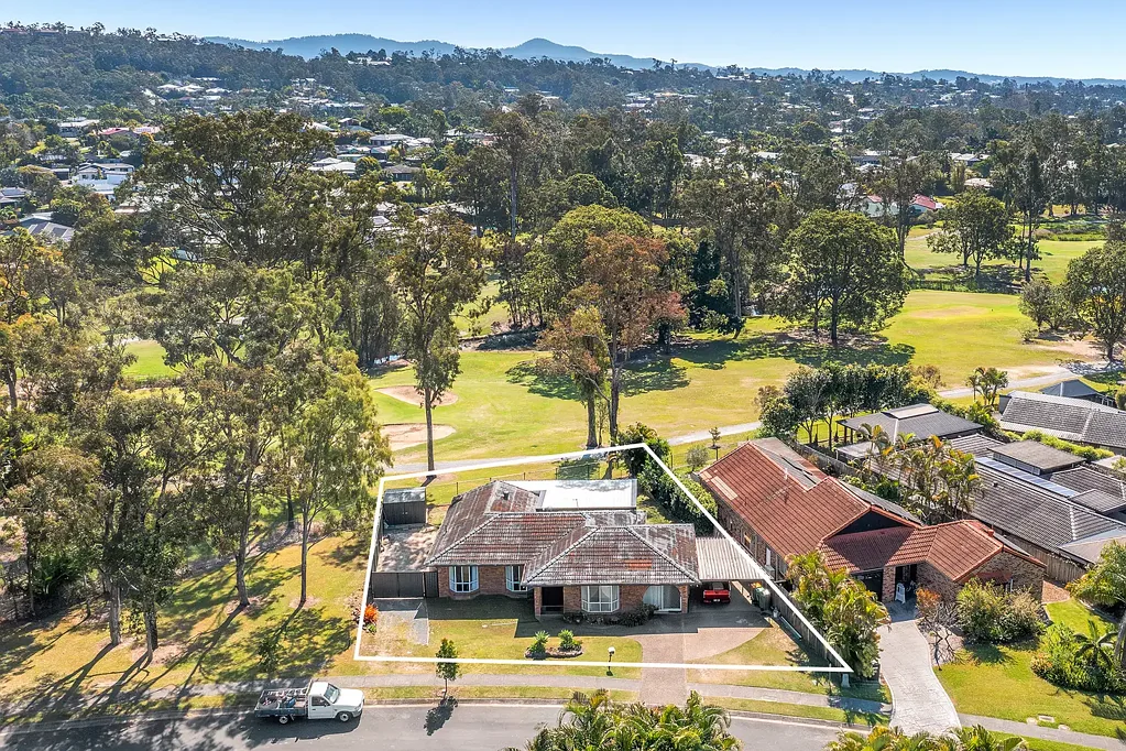 Helensvale 3房  Exceptional Lifestyle Setting with Scope to Add Value