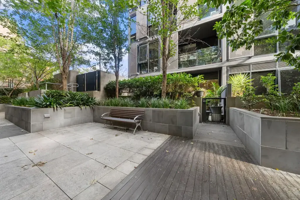 North Melbourne 2 Bedroom Magnificent Courtyard, Exceptional Location!