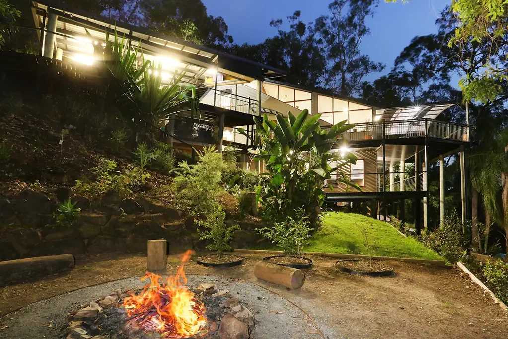 Mudgeeraba 5침실 Treetop Oasis - Stunning Family Home with Flexible Layout