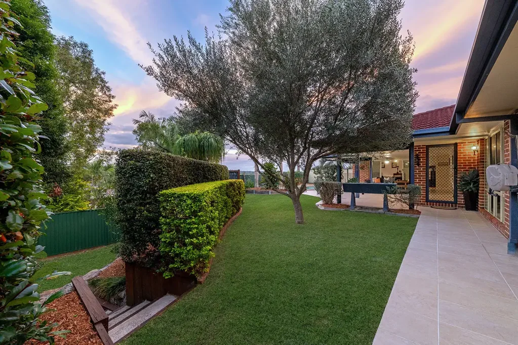Keperra 5 Bedroom Your Dream Starts Here in this Large Family Home