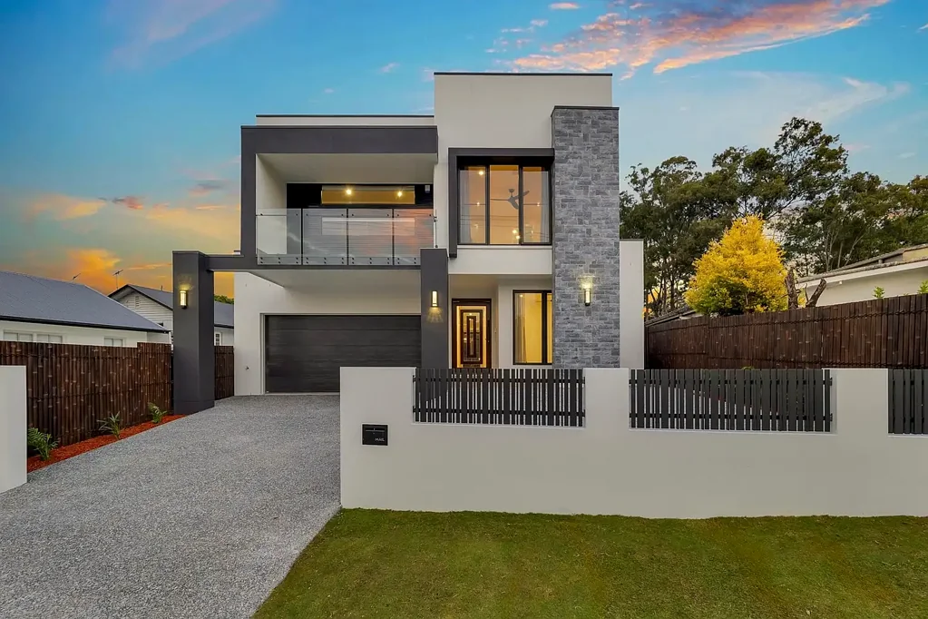 Move-In Ready | Stylish & Spacious 5-Bedroom Family Entertainer