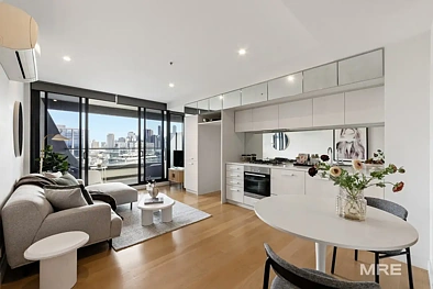 South Melbourne 1房 著名的 Albert Tower 奢华生活，坐拥 CBD 天际线和海湾美景 Luxury Living with CBD Skyline & Bay Views in Prestigious Albert Tower