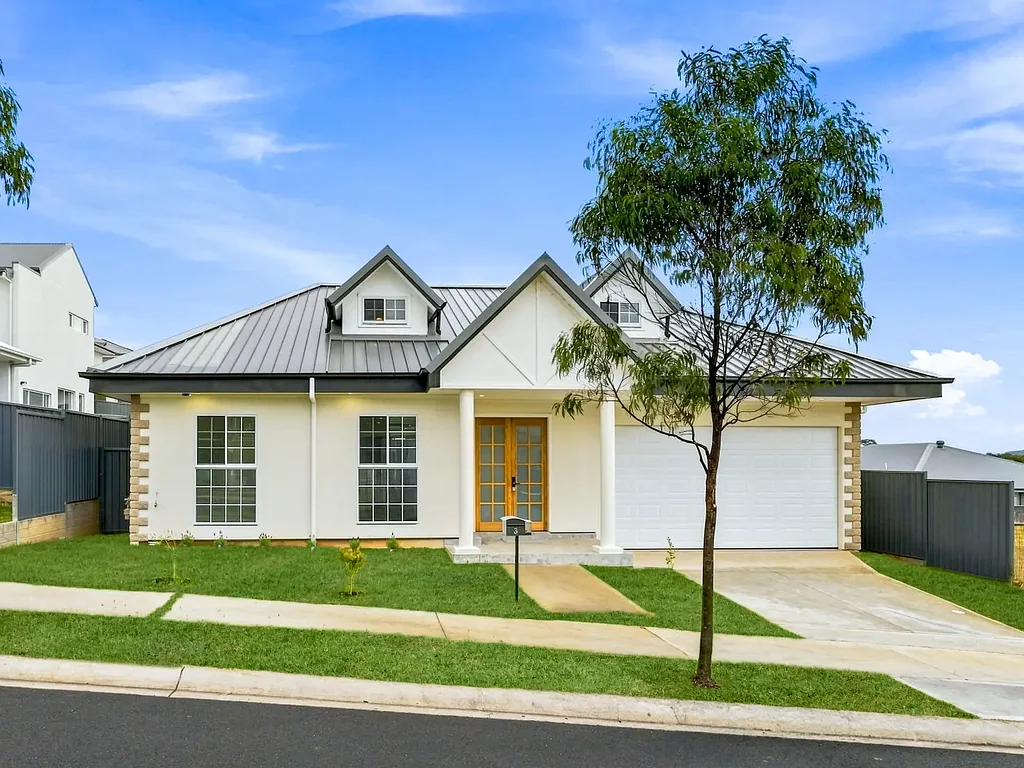 Wilton 4房 定制法式优雅，全新家庭住宅 Custom French-Inspired Elegance in a Brand-New Family Home