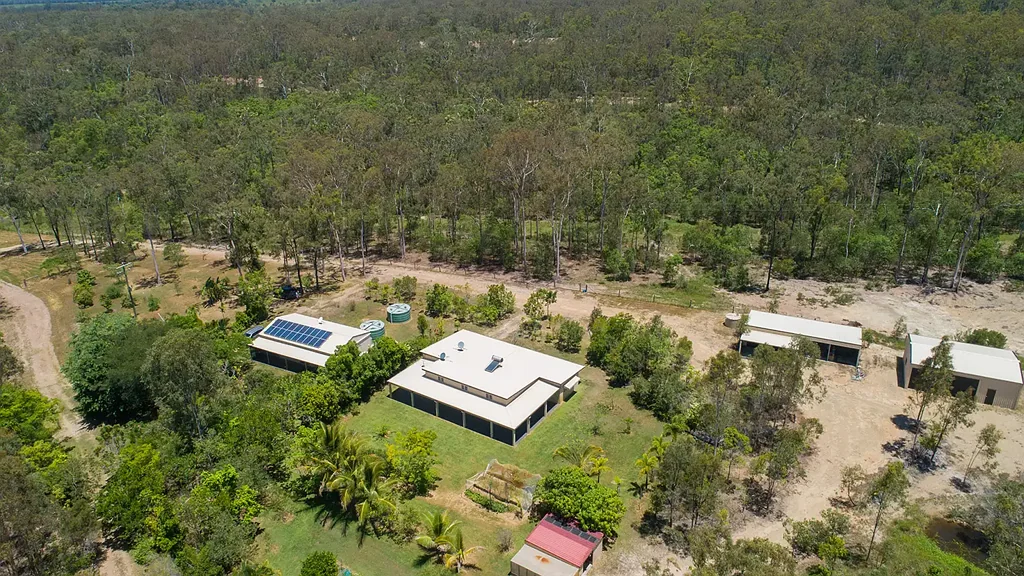 Euleilah  Lifestyle Retreat With Modern Home & Big Sheds