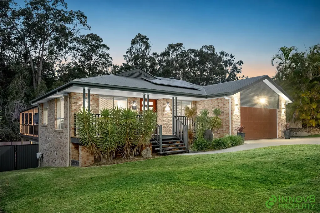 Albany Creek 5બેડરૂમ Sublime Renovation On This Stunning Family Home On An 800m2 Block That Backs Leafy Nature Reserve…