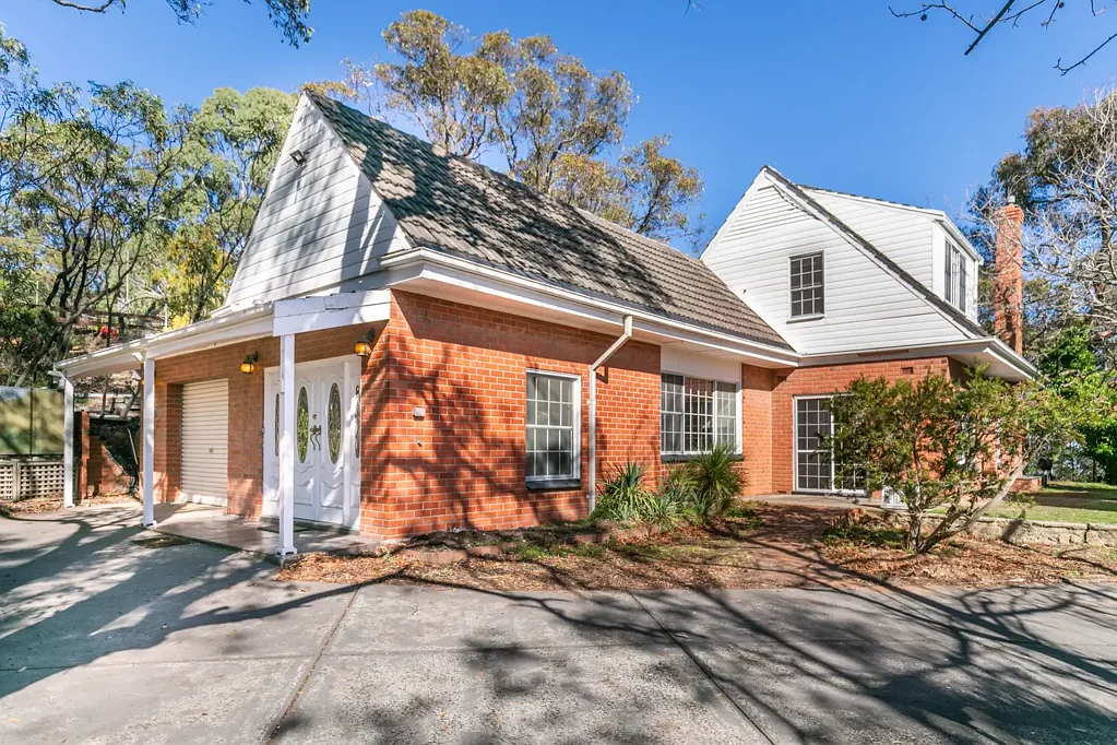 33 Emmett Road, Crafers West, SA 5152