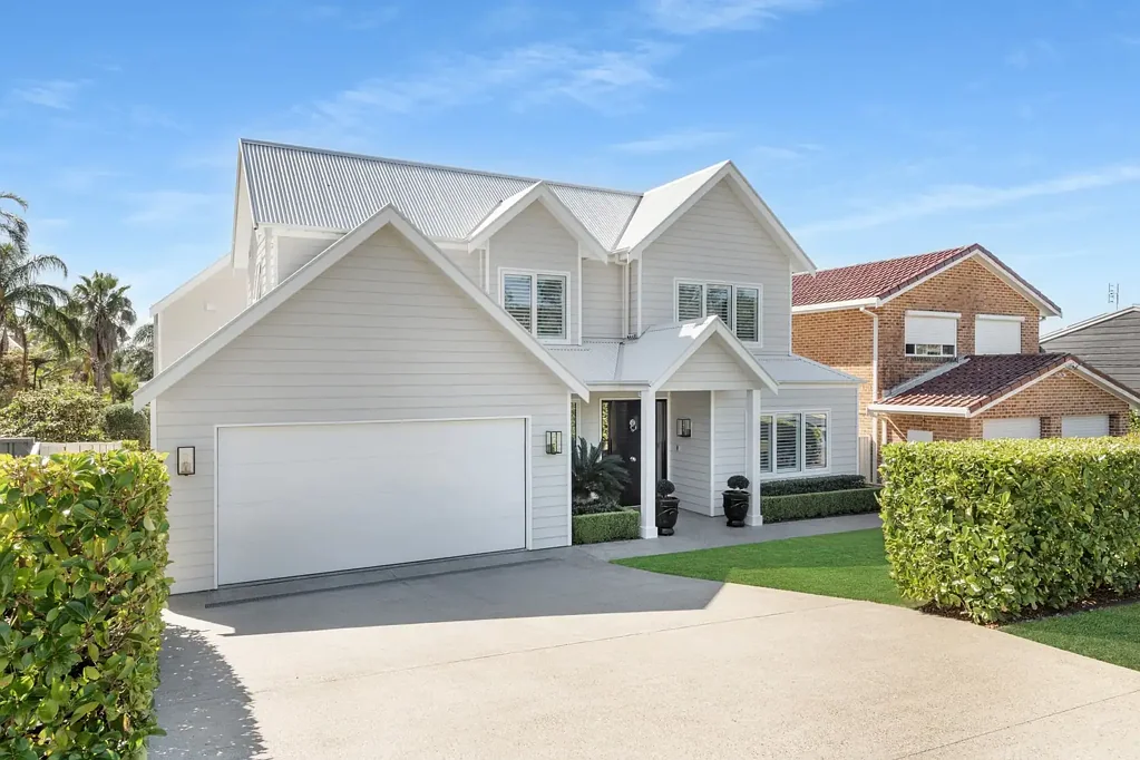 Vincentia 6 Slaapkamer A Landmark of Luxury Overlooking Collingwood Beach