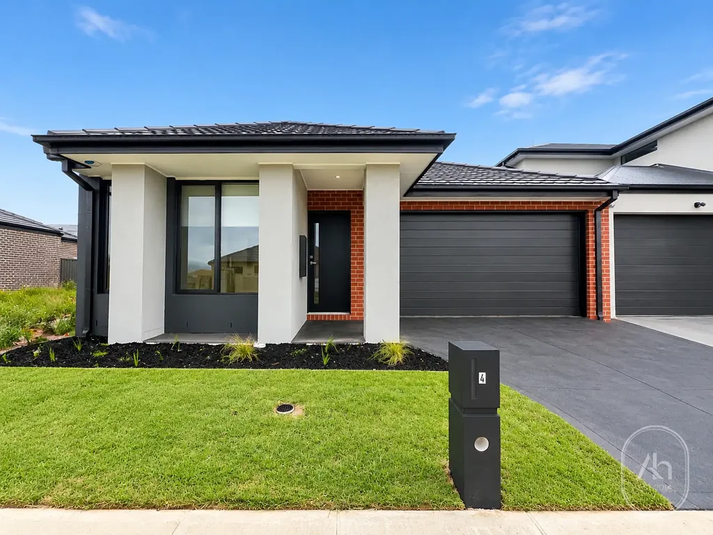 Modern 3-Bedroom Family Home with Car Space in Manor Lakes