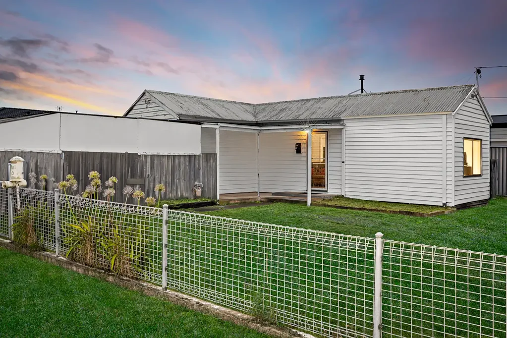 Sebastopol 2房  Outstanding Investment Opportunity on a Generous 643m² Allotment
