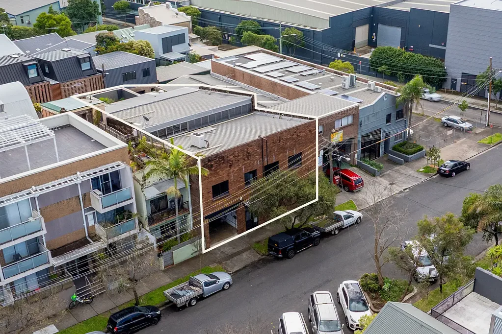 Beaconsfield 4 Slaapkamer Extraordinary Warehouse Opportunity in Green Square Precinct