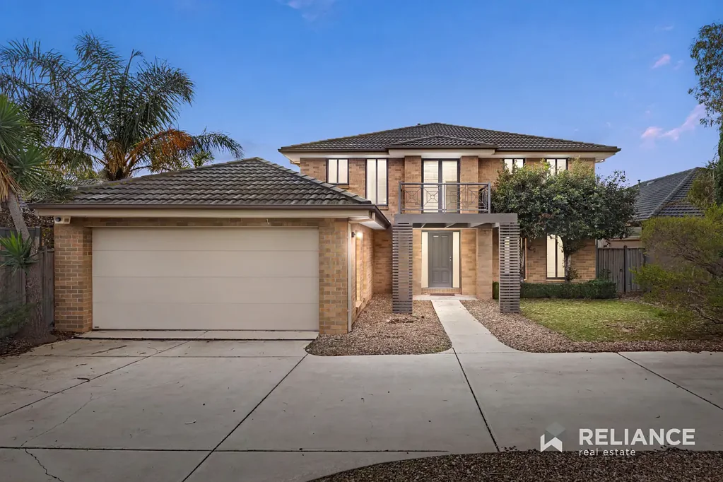 Point Cook 5Moenga Massive 45sq of Luxury in Sanctuary Lakes' Secure Gated Community