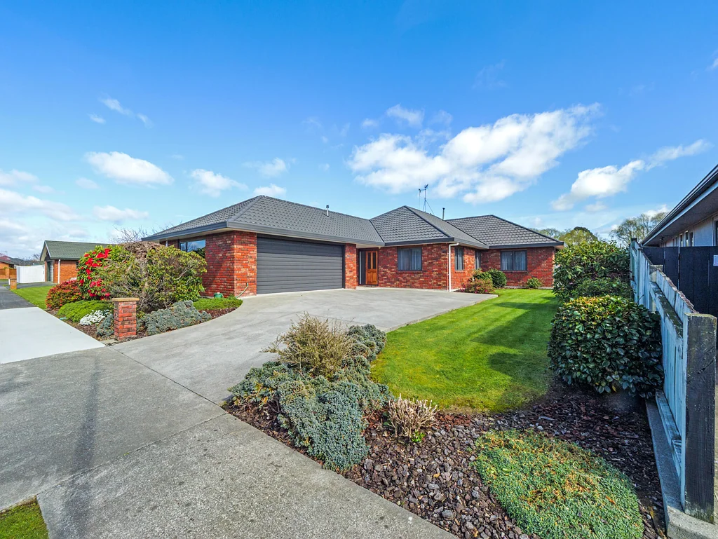 Highbury 4બેડરૂમ Four Bedroom Immaculate Brick Home