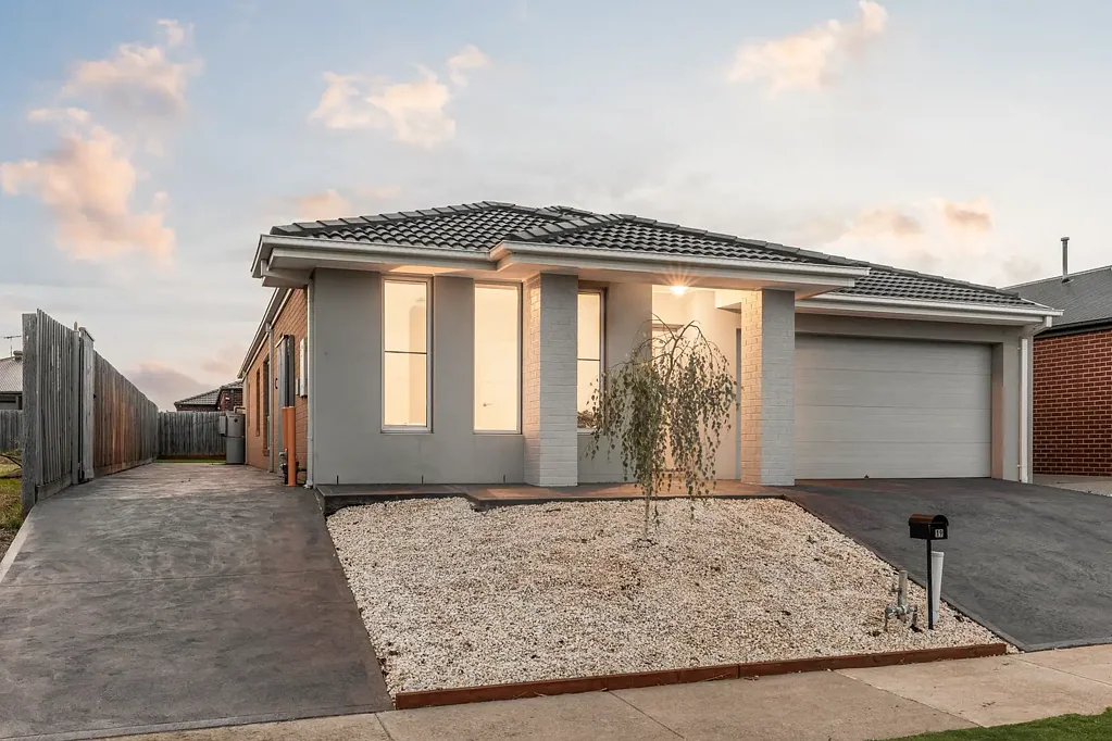 19 Elegante Road, St Leonards, VIC 3223