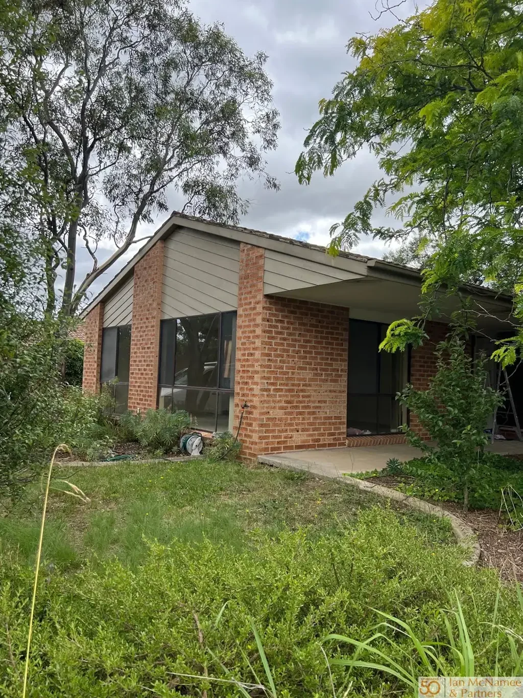 Fresh 3 bedroom separate townhouse