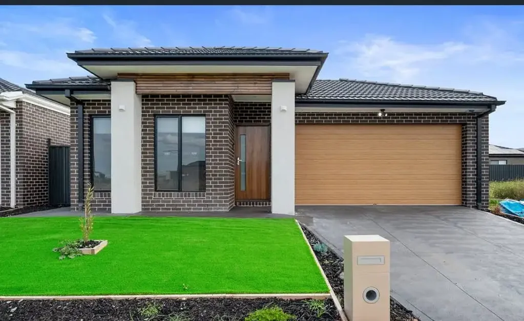 Modern Family Home in a Prime Strathulloh Location!
