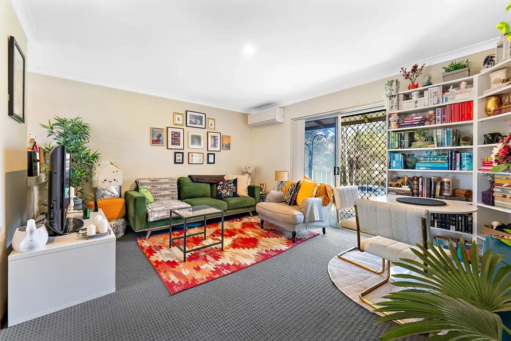 Hamilton Hill 2 Slaapkamer Top floor apartment with views of Manning Park