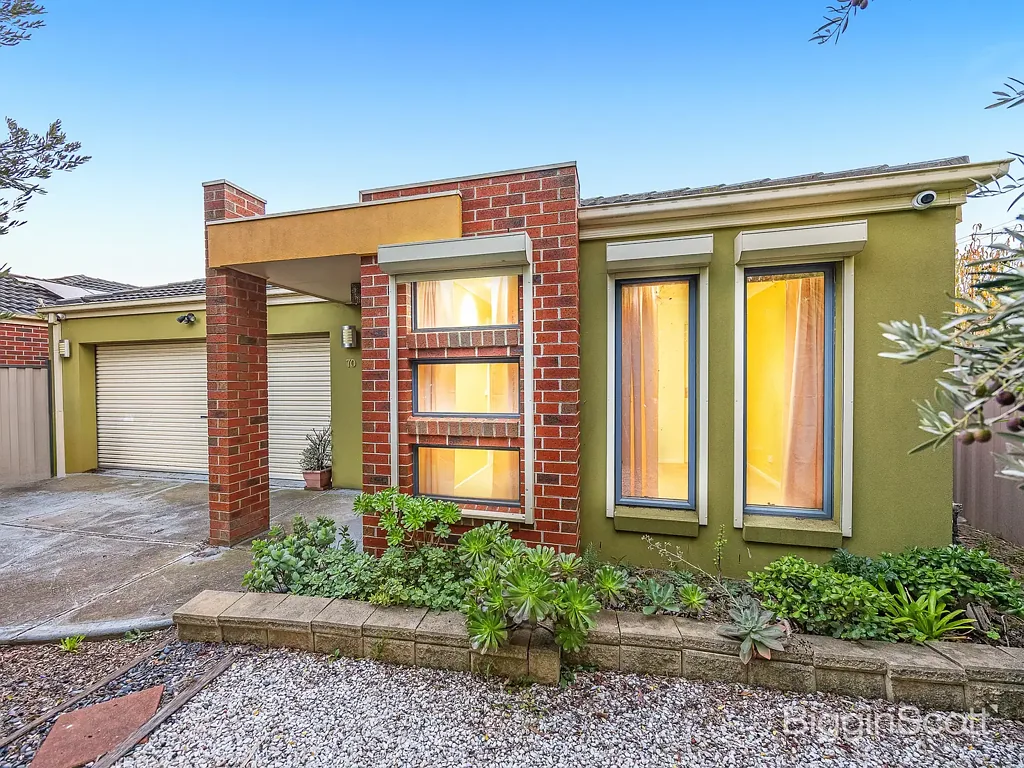 Incredibly Kept Family Residence - The Perfect Place to Call Home!