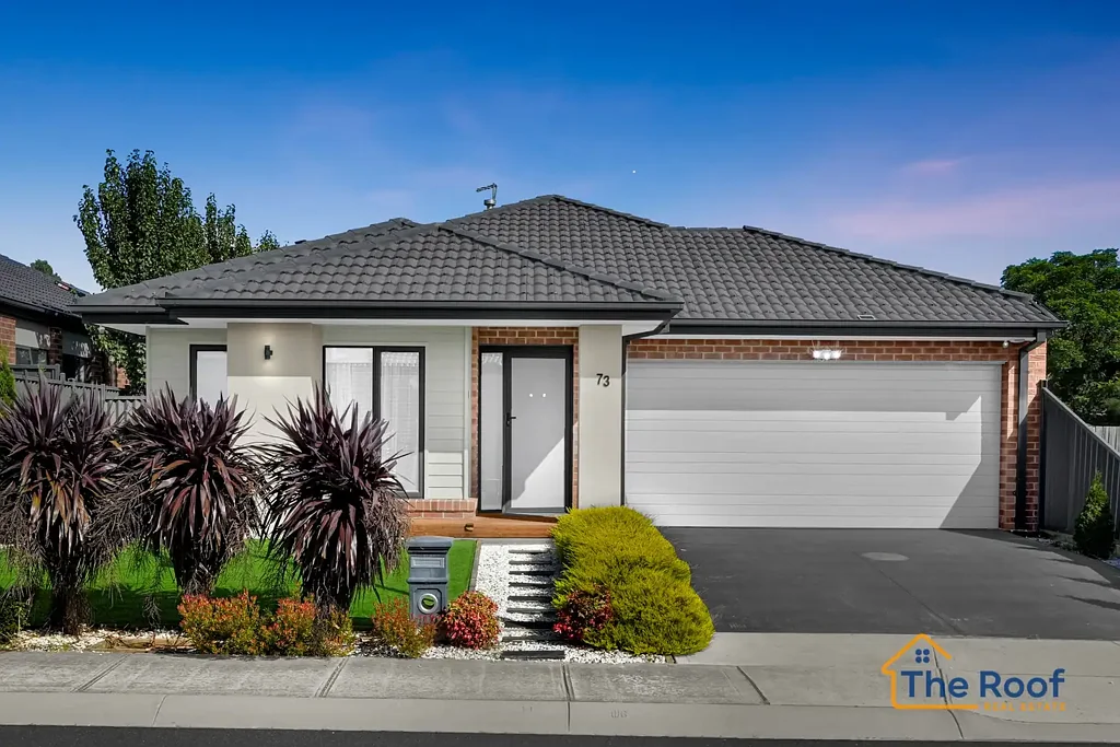 Walking to all the amenities.. Melton South!