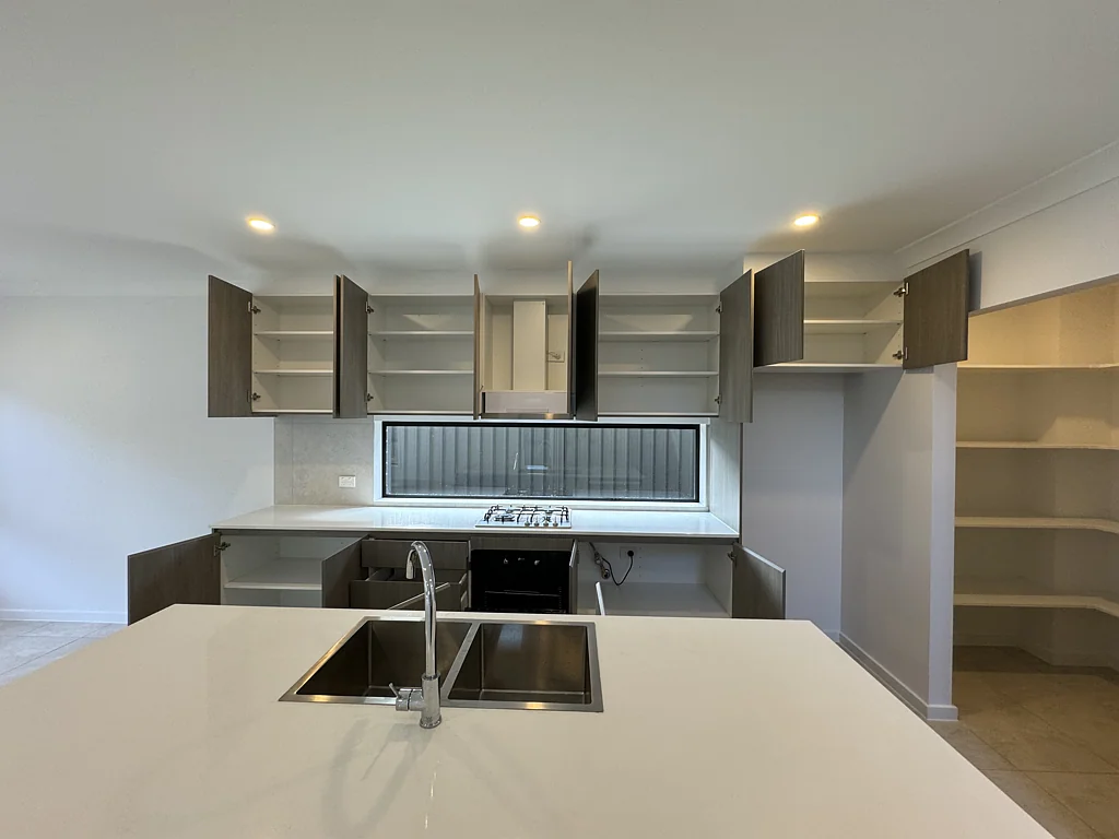 5 bedroom House for quick lease -two living areas