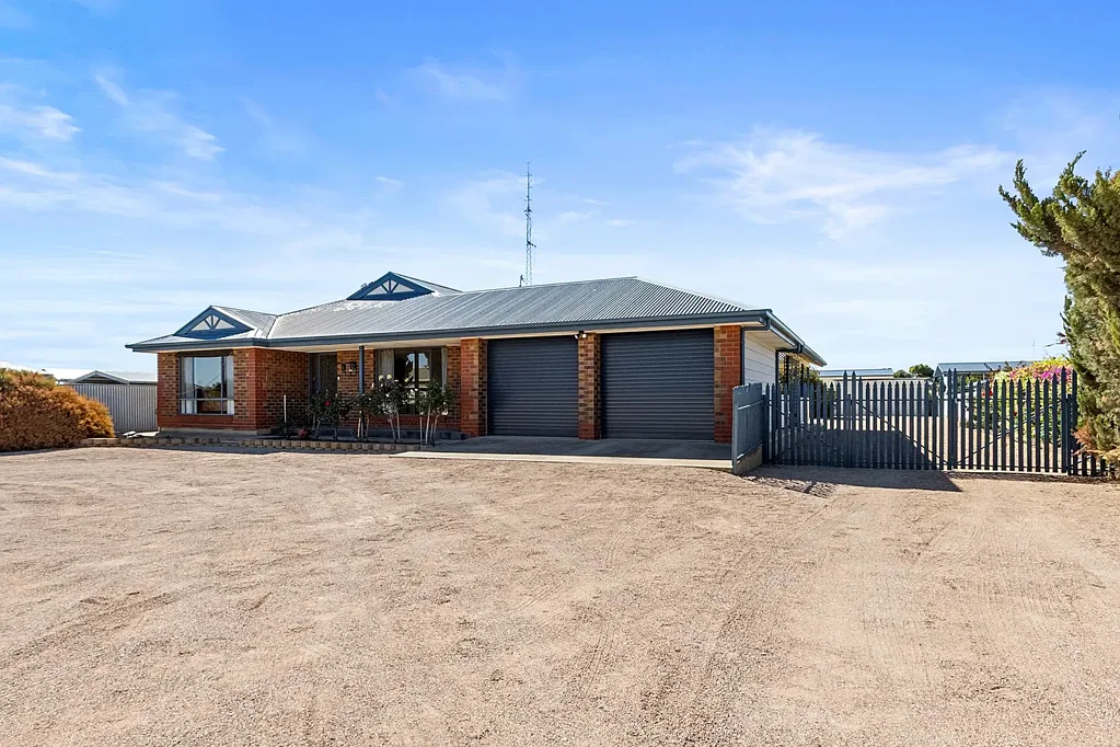 4 Andrew Street, Moonta Bay, SA 5558