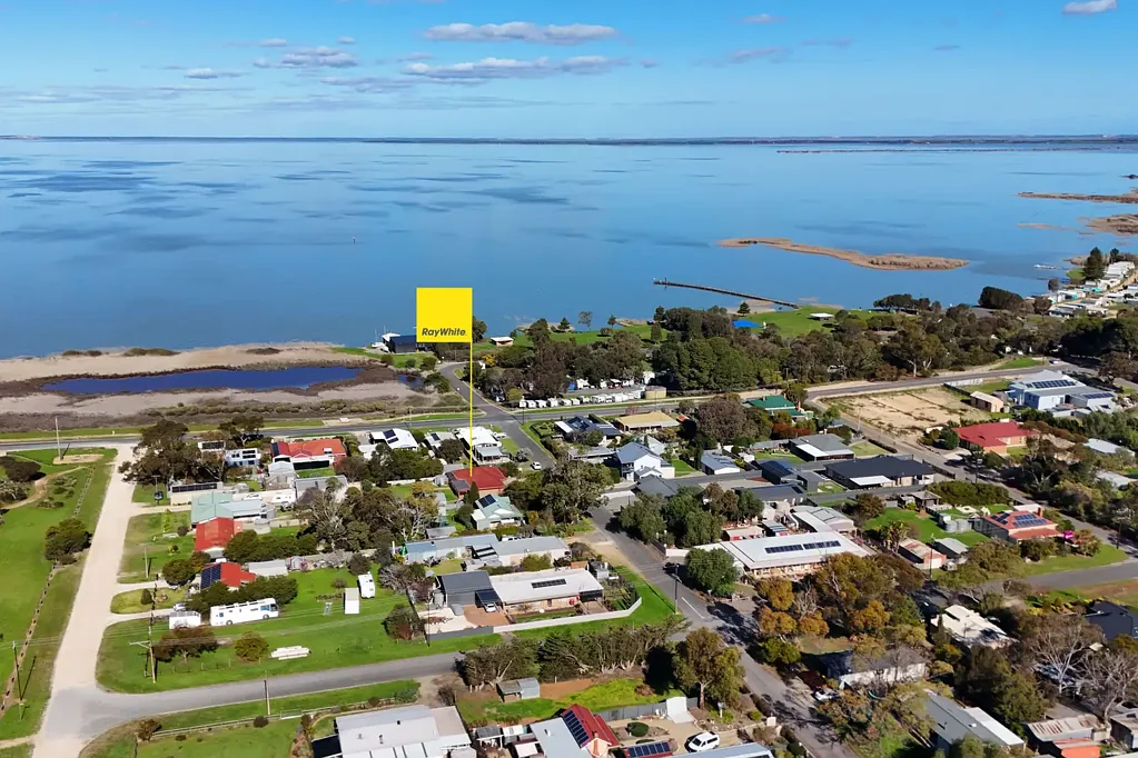 Milang 3房  Spacious Family Living in a Tranquil Lakeside Community
