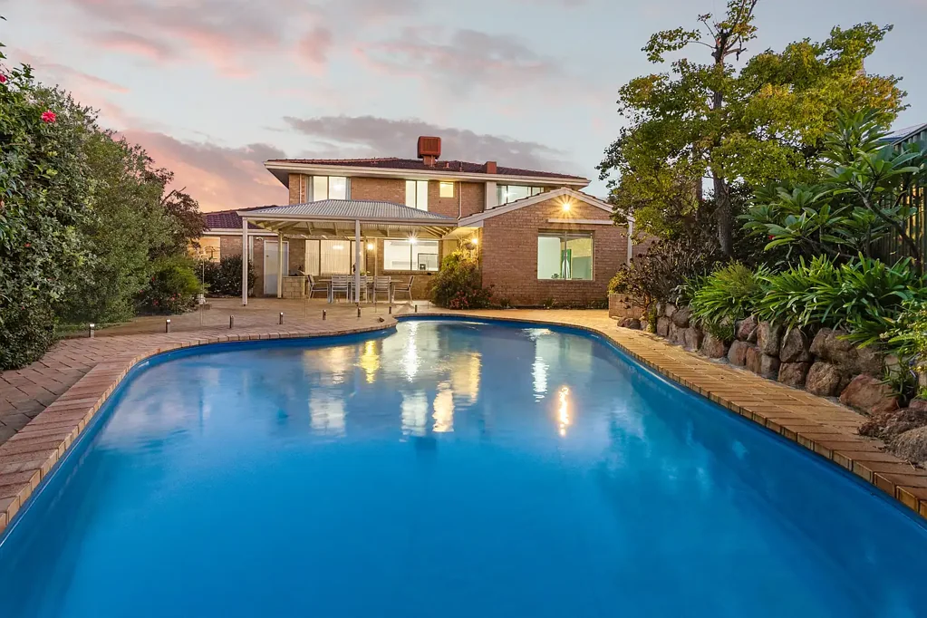 Winthrop 5બેડરૂમ UNDER OFFER!