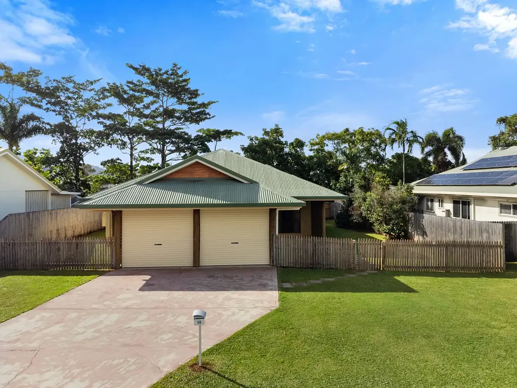 Redlynch 3Moenga Vacant and Move in Ready!
