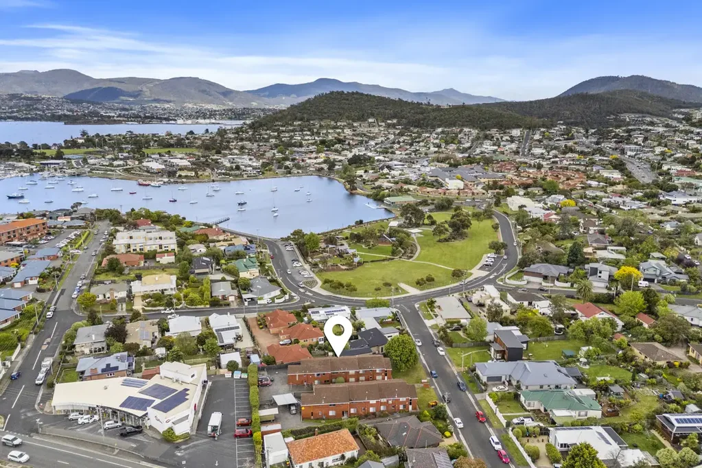 11/3 Nietta Road, Lindisfarne, TAS 7015