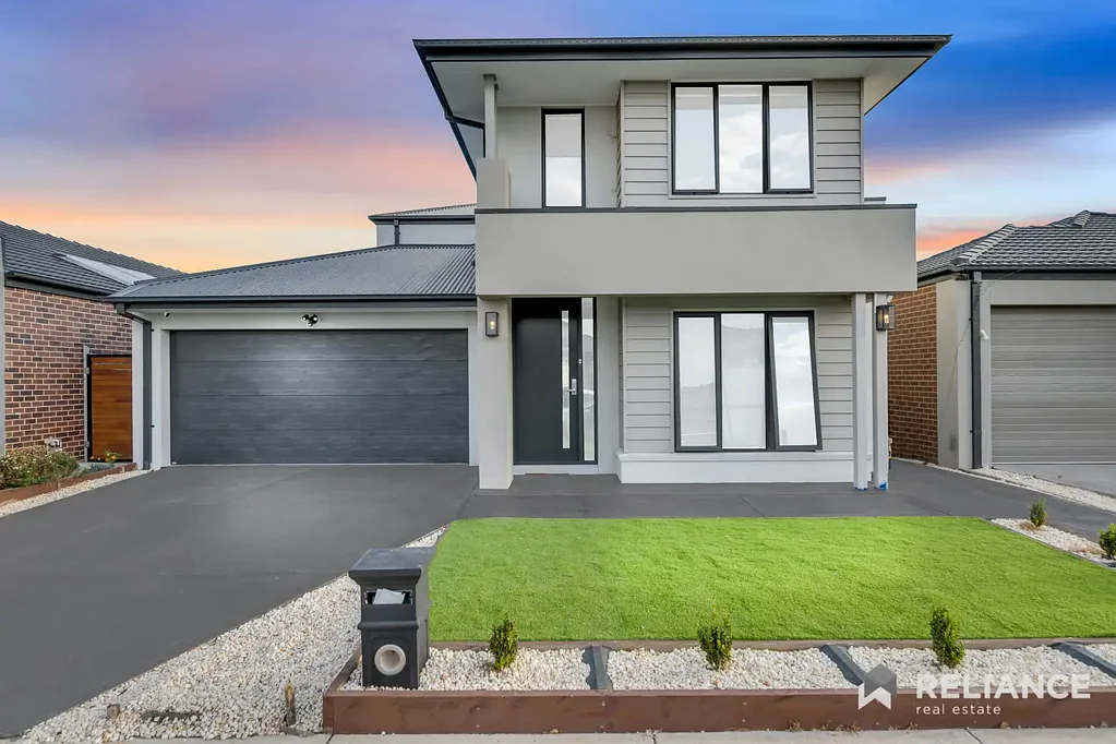 Premium 2-Storey Family Home with Five Ensuites & Space for Everyone in Emerald Park