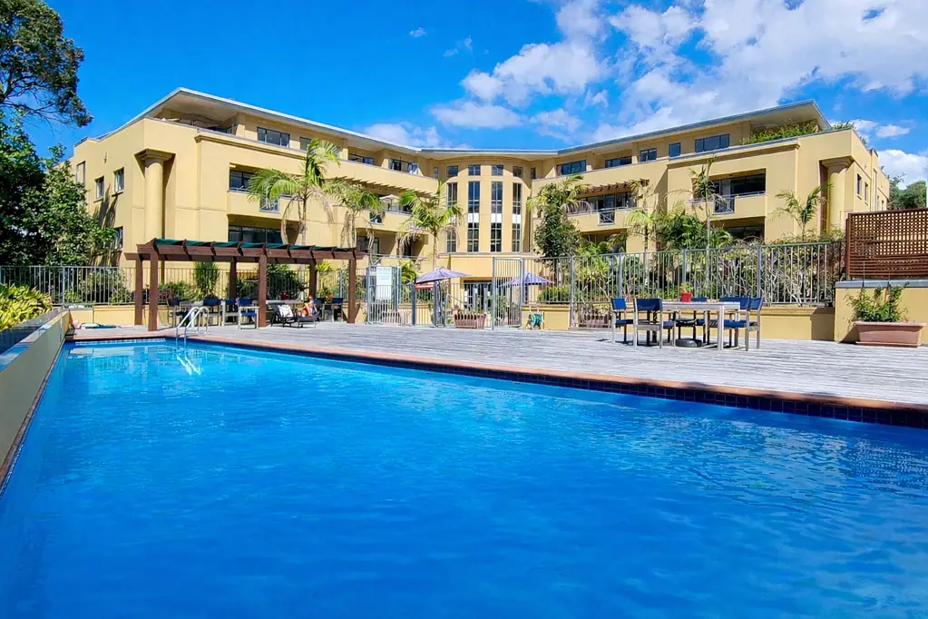 Browns Bay 2房  Resort-Style Living in the Heart of Browns Bay