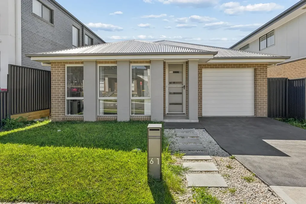 Leppington 5房 靠近 Leppington Station、商店和学校的现代家庭住宅 MODERN FAMILY HOME CLOSE TO LEPPINGTON STATION, SHOPS AND SCHOOLS