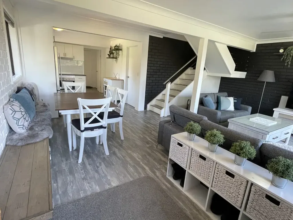 Stylish Renovated Furnished Townhouse in Berridale