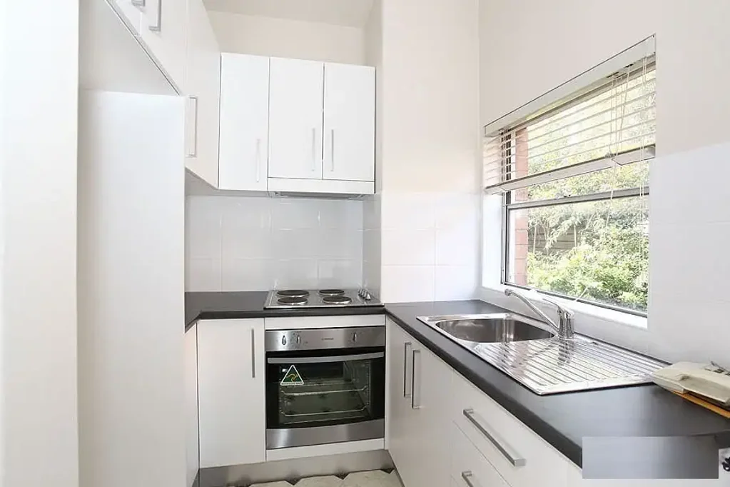 Sunny One Bedroom Apartment in Waverton