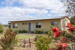 10 White Drive, Badgingarra