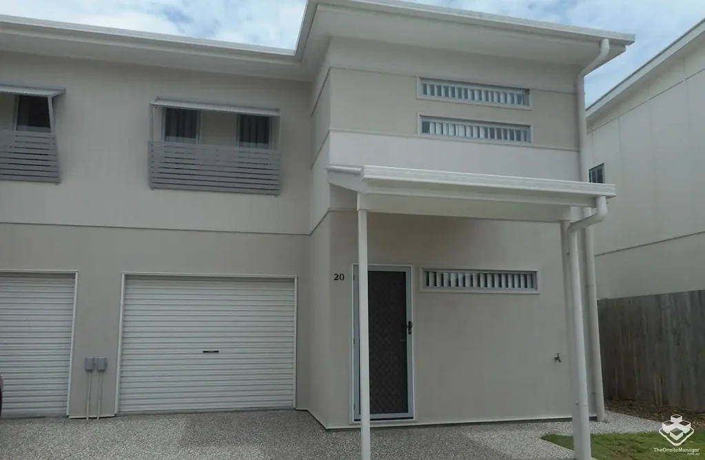Wynnum West 3 Bedroom Modern Townhouse
