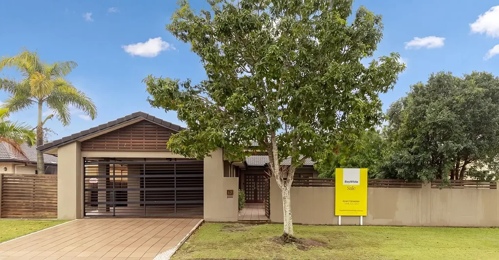 Kawungan 4બેડરૂમ Sophisticated Family Living with Outstanding Street Appeal!