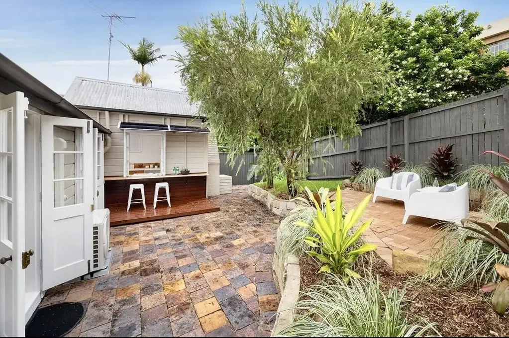 Gilnockie Cottage - historic inner-city living