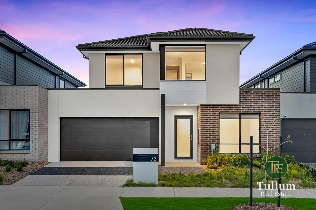 Clyde 4chambre Modern Family Living with Dual Living Zones in Elliston Estate!