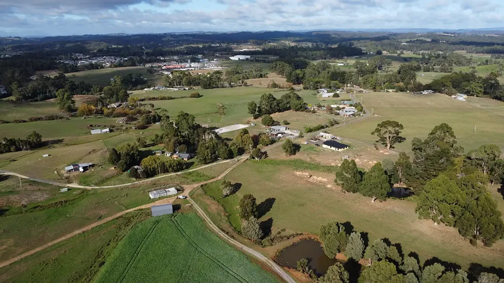 Flowerdale Edge of Town Holding