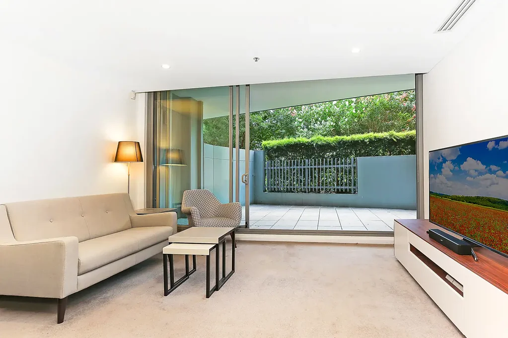 Spacious 1 Bedroom Apartment In The Luxurious "Epica" Building