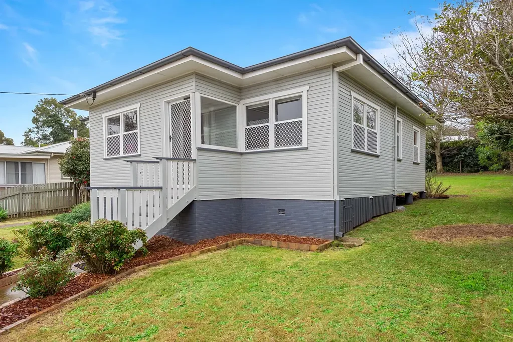 17 Geoffrey Street, Mount Lofty, QLD 4350