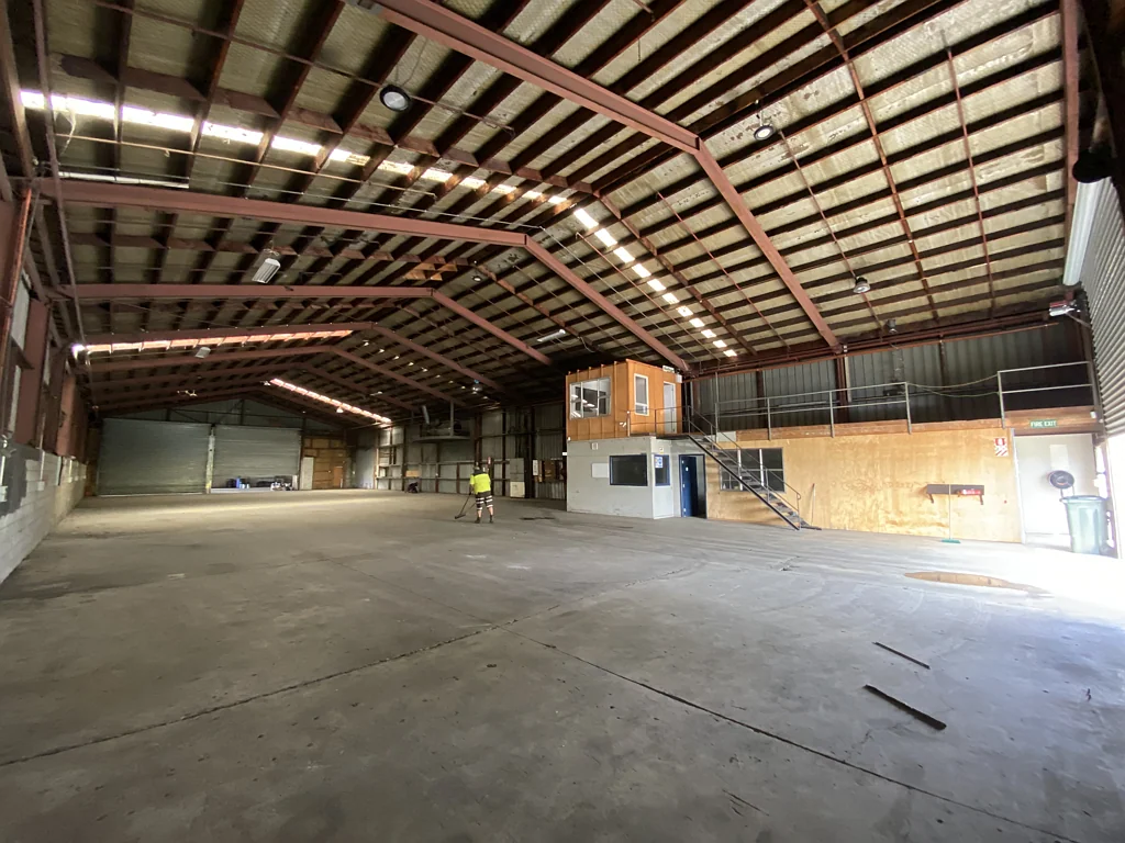 Roslyn Prime drive-through industrial warehouse